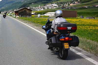 Töfffahrer in den Alpen