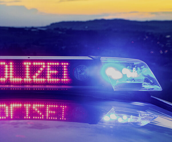 Blaulicht mit Polizei-Schriftzug