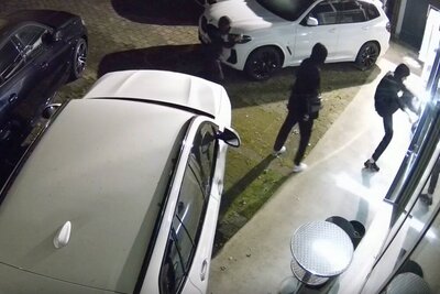 Aufnahmen zeigen drei Täter auf frischer Tat. Bild: zVg