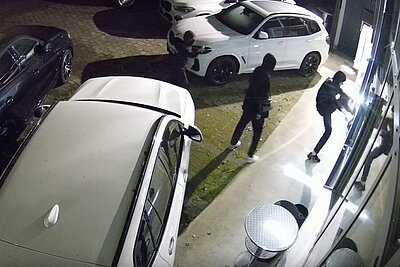 Aufnahmen zeigen drei Täter auf frischer Tat. Bild: zVg