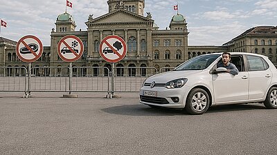 Kolumnist Pentti Aellig spekuliert darüber, ob uns grüne Politiker künftig das Autofahren verhindern, wenn wir Fleisch essen oder wir ohne Klimaanlage unterwegs sein müssen. Bild: mit KI generierte Karikatur.
