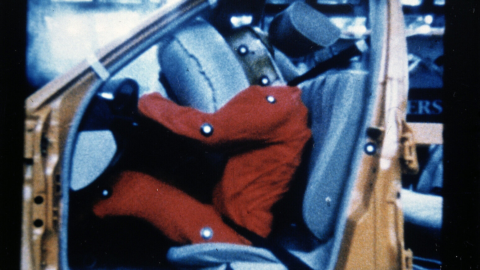 21C0464_010 Airbag im Einsatz