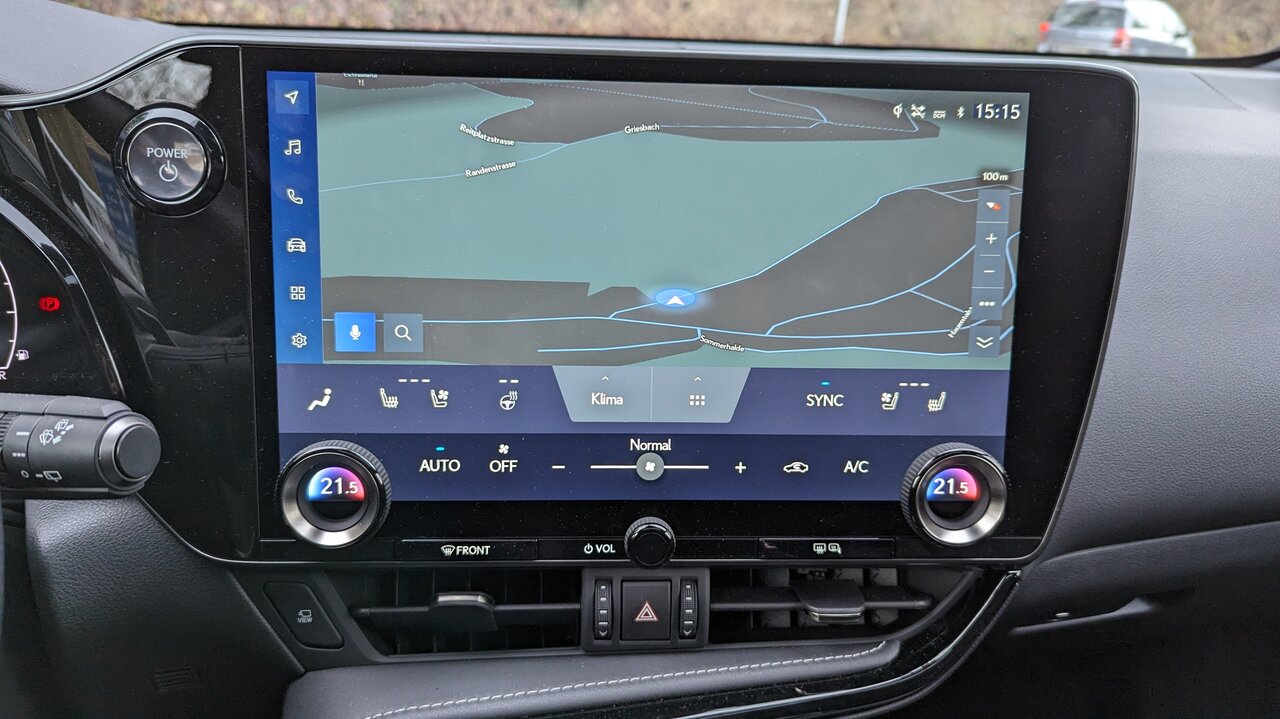 Touchscreen im Lexus NX 450h+