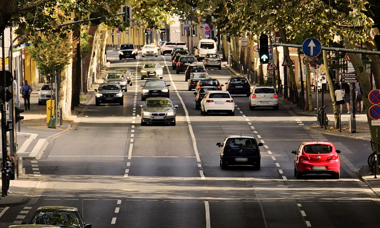 In der Mehrheit der Länder weltweit wird rechts gefahren. Bild: pixabay