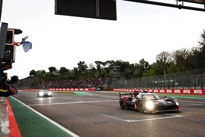 Toyota bei der Zieleinfahrt beim 6-Stunden von Imola