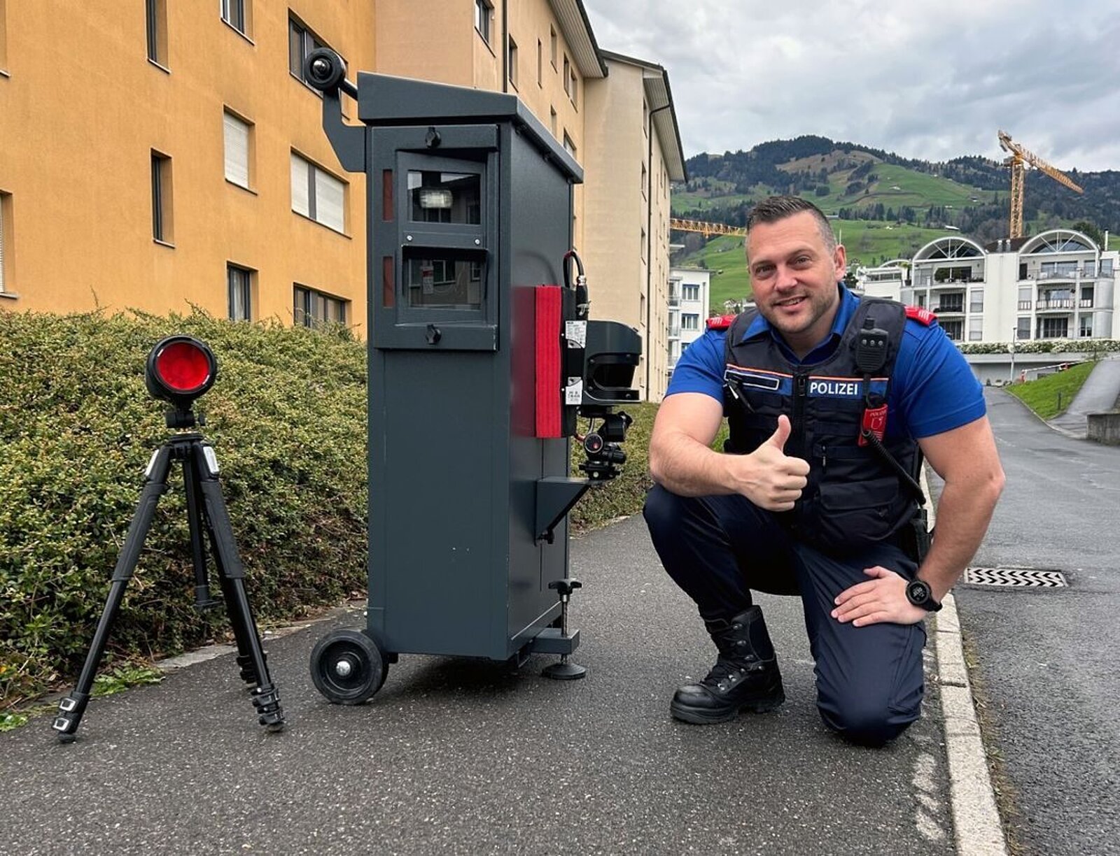 Daumen Hoch für die Autofahrerinnen und Autofahrer in Rickenbach.