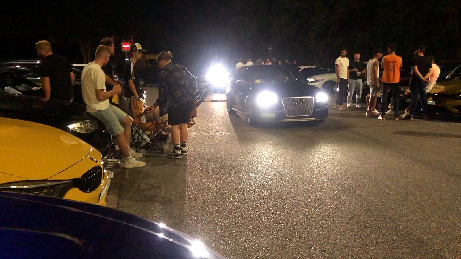 Autoposer, die ihre Motoren aufheulen lassen, lösen bei den Mitmenschen unterschiedliche Emotionen aus. Bild: STREETLIFE / Salvatore Iuliano