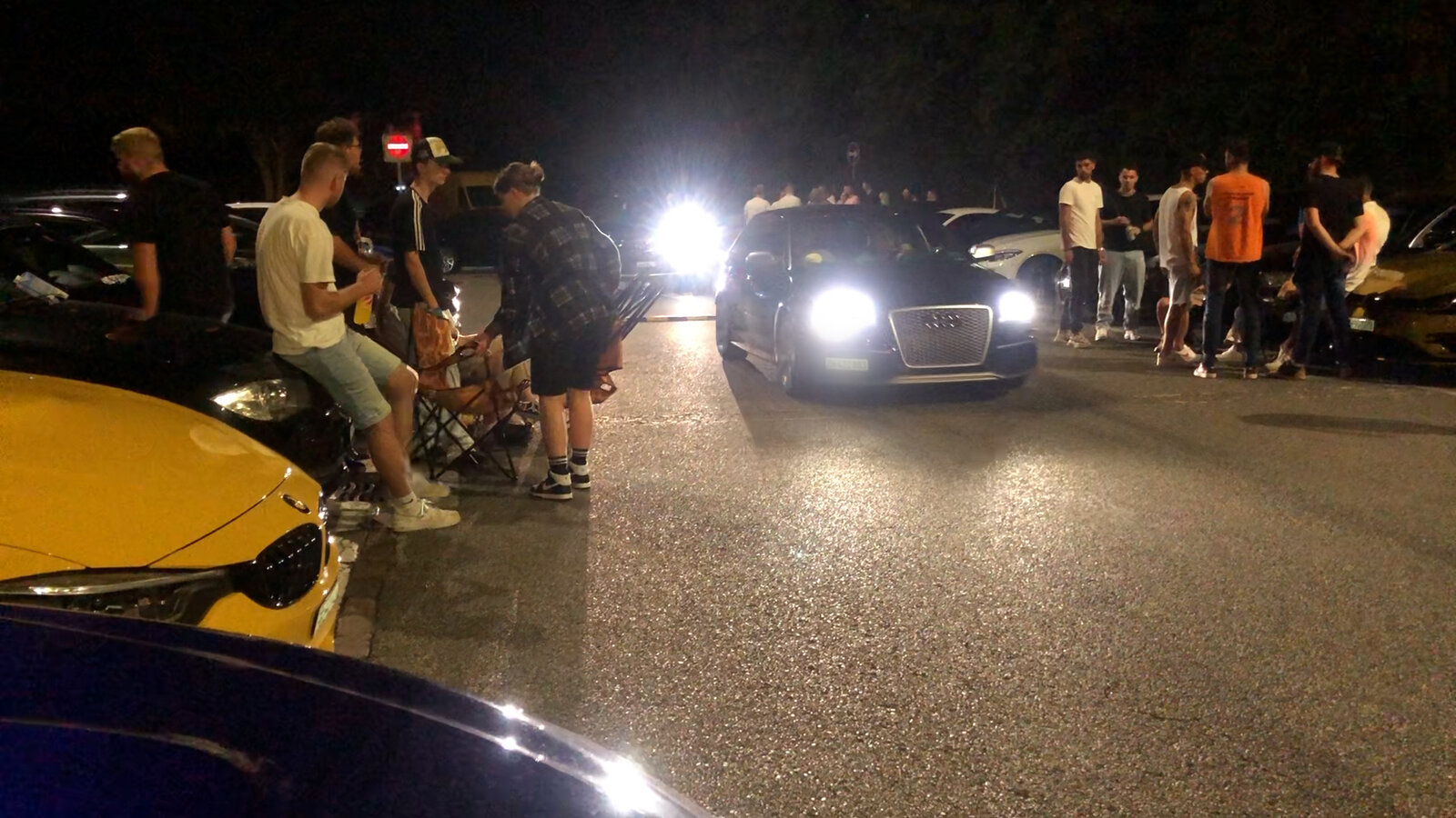 Autoposer, die ihre Motoren aufheulen lassen, lösen bei den Mitmenschen unterschiedliche Emotionen aus. Bild: STREETLIFE / Salvatore Iuliano