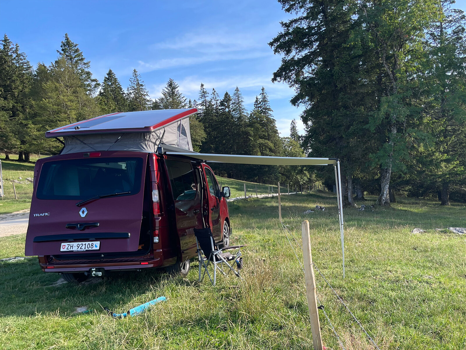 Aufgestellter Camper Renault Trafic Spacenomad