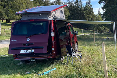 Aufgestellter Camper Renault Trafic Spacenomad