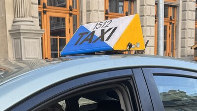 1500 Fahrerinnen und Fahrer von Zürcher Taxiunternehmen haben keine neue Fahrbewilligung erhalten. Bild: STREETLIFE, Salvatore Iuliano.