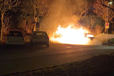 ein Auto in Vollbrand
