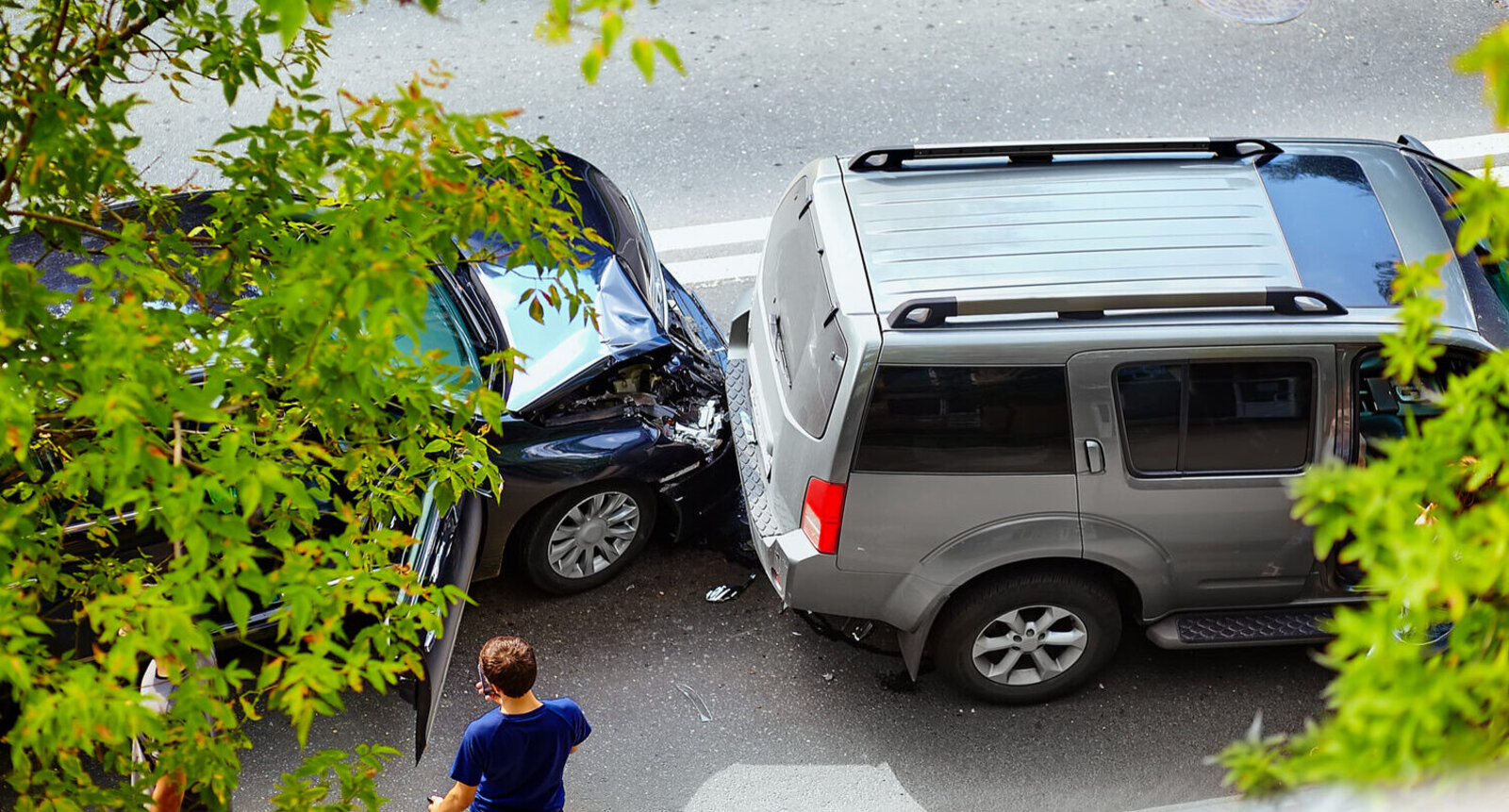 Unfall zwischen zwei Autos beim Parkieren