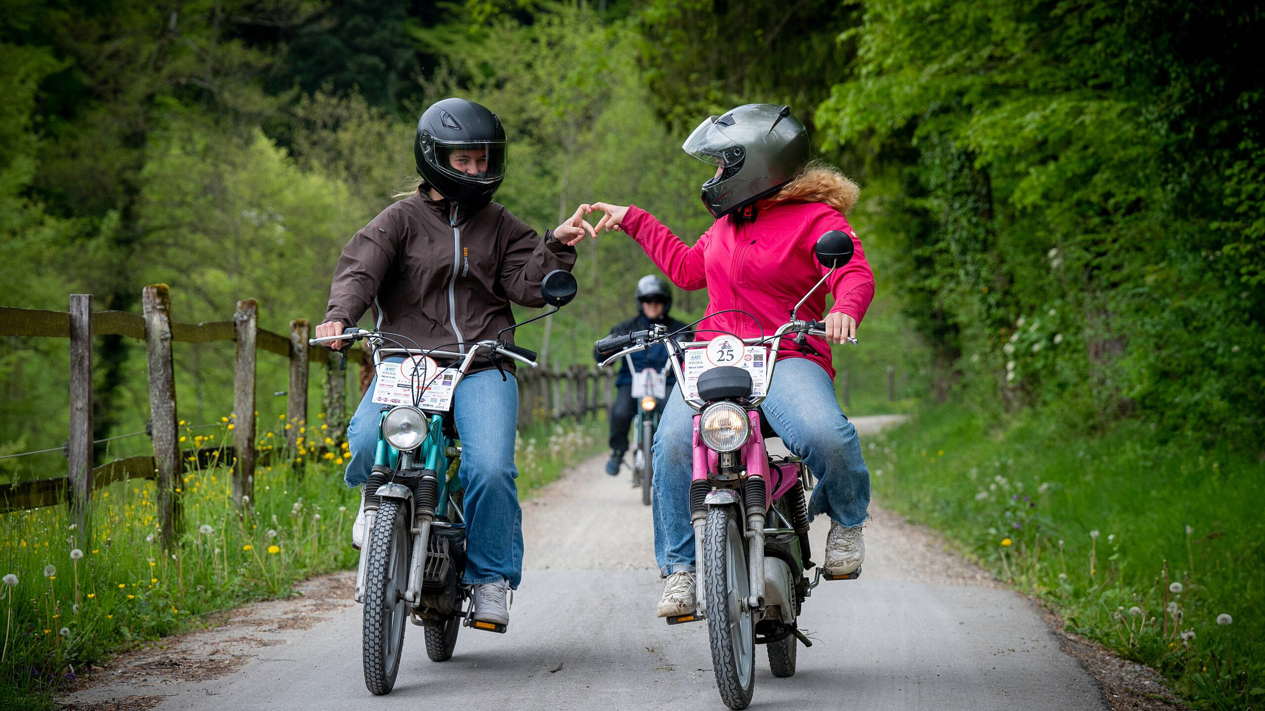 Viele Freunde, viel Freude: Töffli-Fans am «Moped Revival». Bild: zvg
