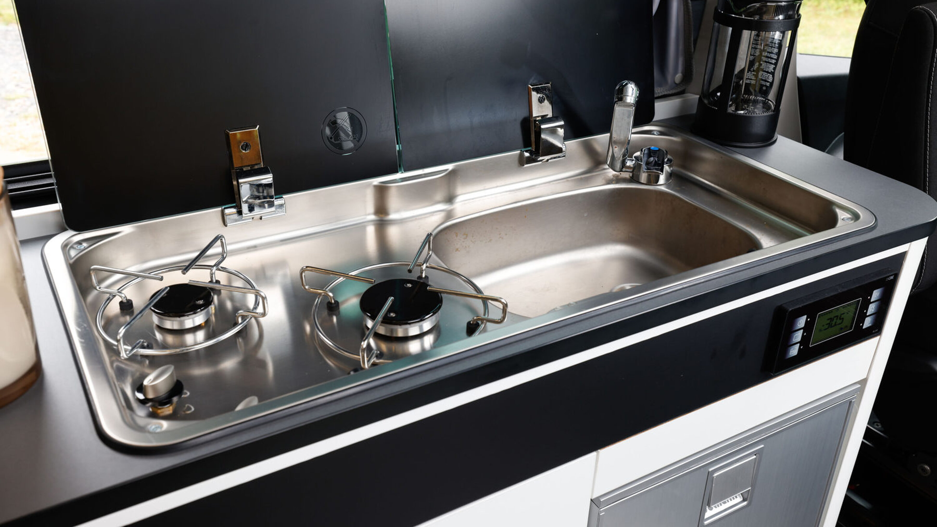 Die Küche im Camper Renault Trafic Spacenomad