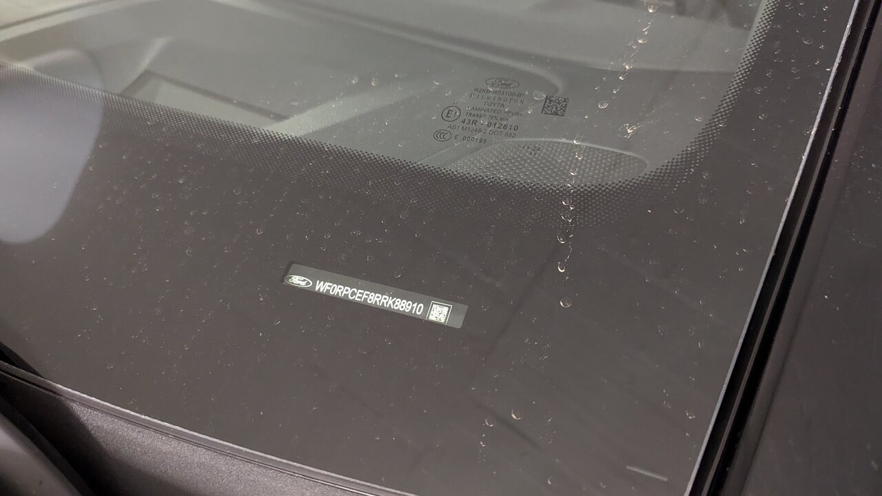 FIN-Nummer an einem Auto