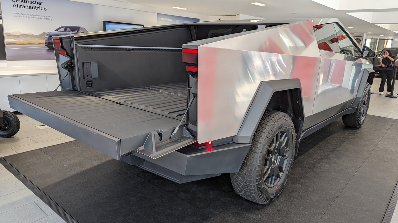 Heckansicht des Tesla Cybertruck