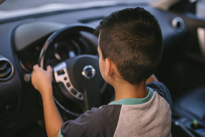 Der 12-jährige Junge aus Michigan wurde auf frischer Tat beim Autodiebstahl erwischt. Bild: Shutterstock