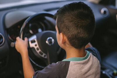 Der 12-jährige Junge aus Michigan wurde auf frischer Tat beim Autodiebstahl erwischt. Bild: Shutterstock