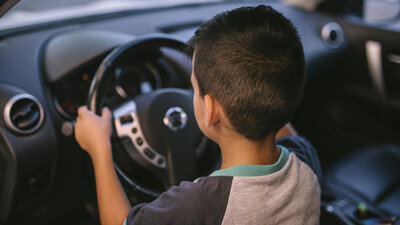 Der 12-jährige Junge aus Michigan wurde auf frischer Tat beim Autodiebstahl erwischt. Bild: Shutterstock