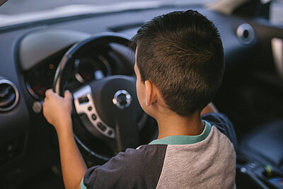 Der 12-jährige Junge aus Michigan wurde auf frischer Tat beim Autodiebstahl erwischt. Bild: Shutterstock