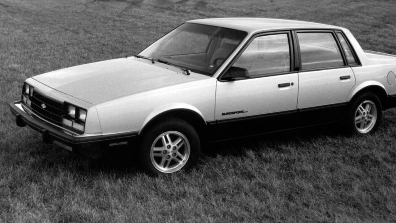Der Name? Es gibt Schlimmeres. Aber ein Name sollte eben auch zum Fahrzeug passen. Genau wie der Carisma bei – Achtung, schon wieder – Mitsubishi ist auch der Celebrity von Chevrolet so ziemlich das Gegenteil von dem, was sein Modellname suggeriert. Ab mit ihm auf die C-Liste.