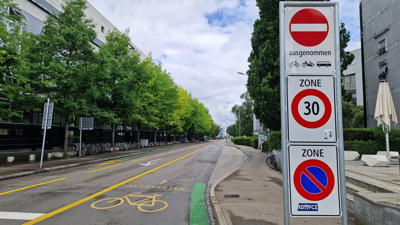 Velovorzugsroute auf der Baslerstrasse in der Stadt Zürich