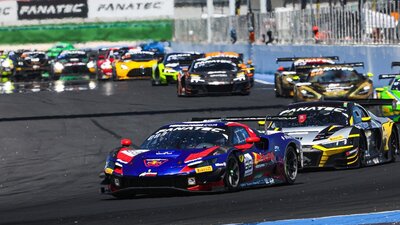 Emil Frey Racing fährt beim Sprintrennen in Misano (I) aufs Podest.