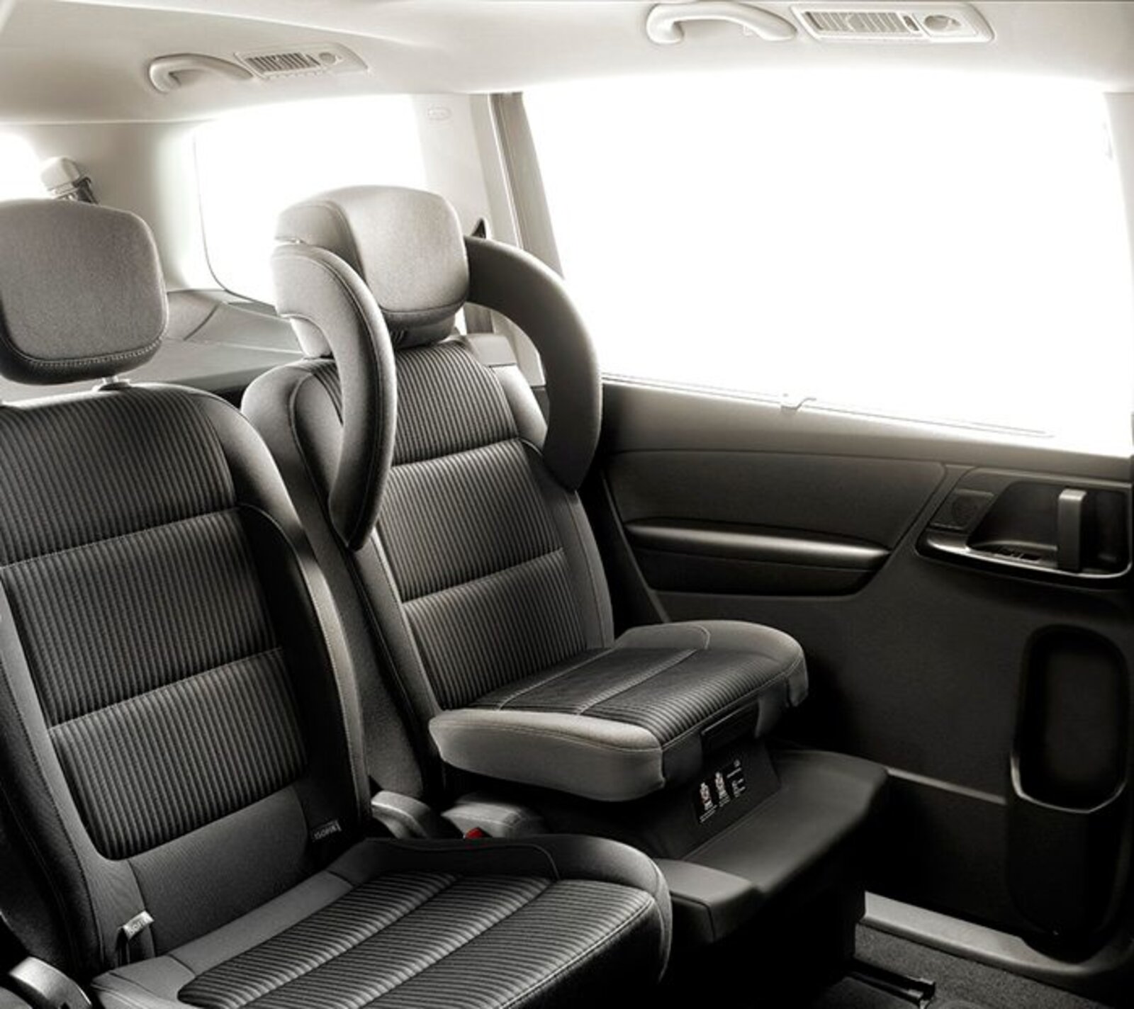 Integrierter Kindersitz im Seat Alhambra