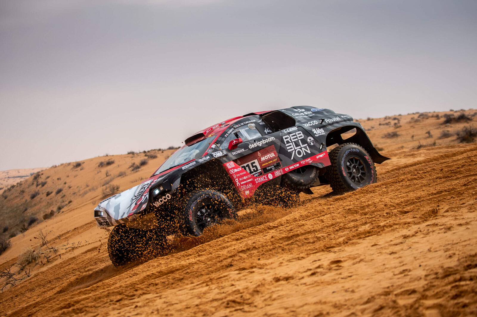 Rebellion Racing in der Wüste