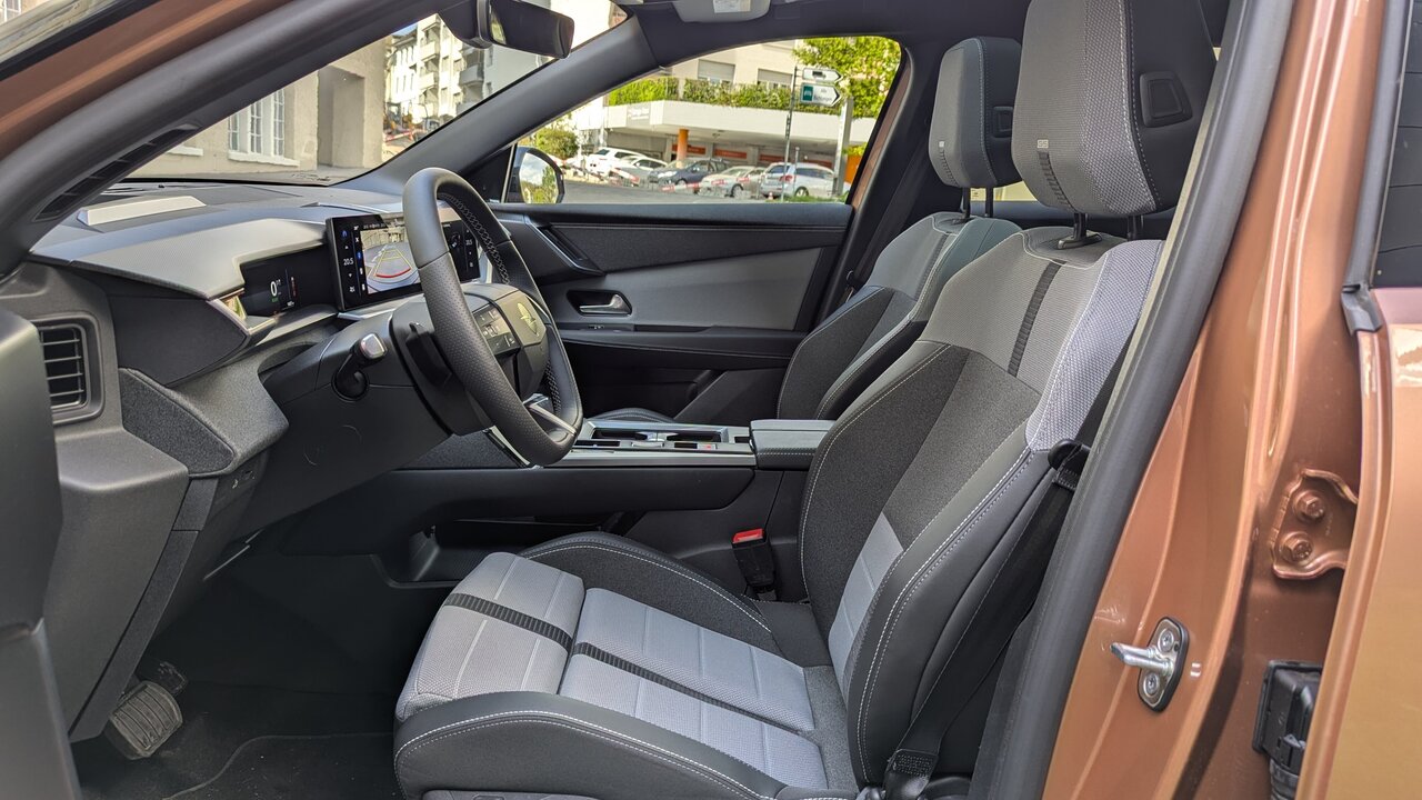 Vordersitze im Opel Grandland