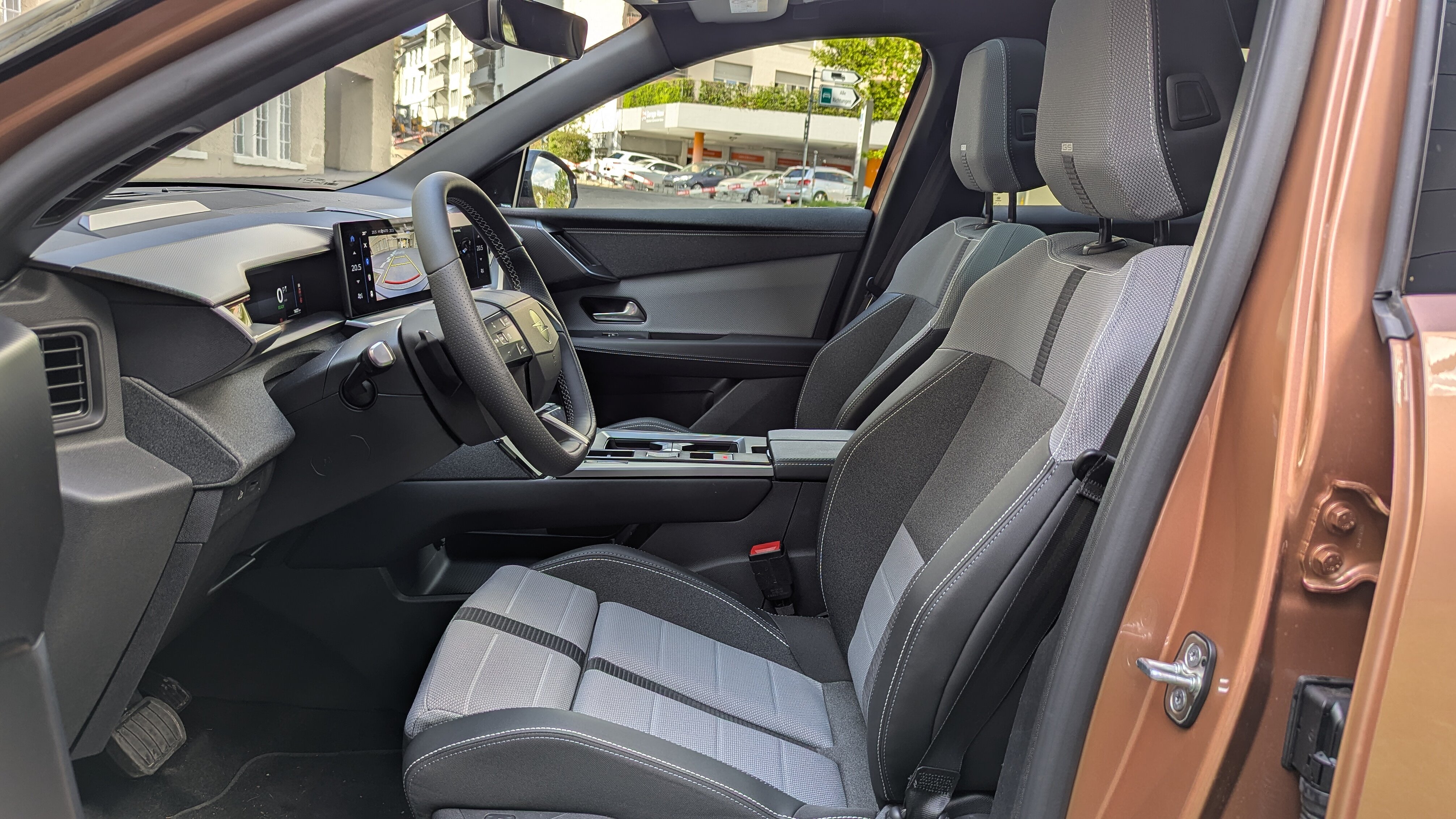 Vordersitze im Opel Grandland