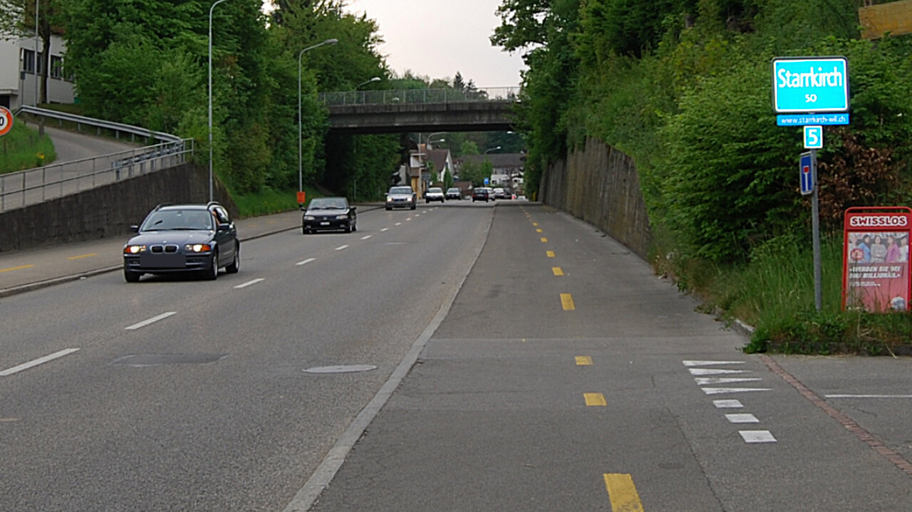 5. Am 6. Juli 2023 wird aus einem Skoda Octavia in Starrkirch-Wil im Kanton Solothurn ein Laptop der Marke Lenovo gestohlen. Die Staatsanwaltschaft beschuldigt auch in diesem Fall den Algerier. Bild: Wikipedia