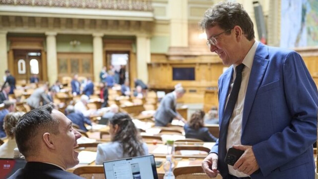 Verkehrsminister Albert Rösti (SVP) plant weitere Ausbauprojekte. So unterstützt er die Forderung nach einem generellen Ausbau der A1 zwischen Genf und Lausanne sowie Zürich und Bern auf sechs Spuren.