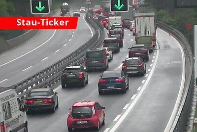 Am späten Mittwochnachmittag erreichte der Rückstau vor dem Gotthard-Nordportal bereits eine Länge von mehreren Kilometern. Bild: Webcam A2