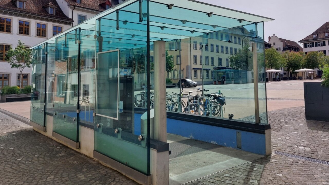 Der Herrenacker mitten in Schaffhausen. Einer der drei Zugänge vom Platz zum Parkhaus. Bild: STREETLIFE