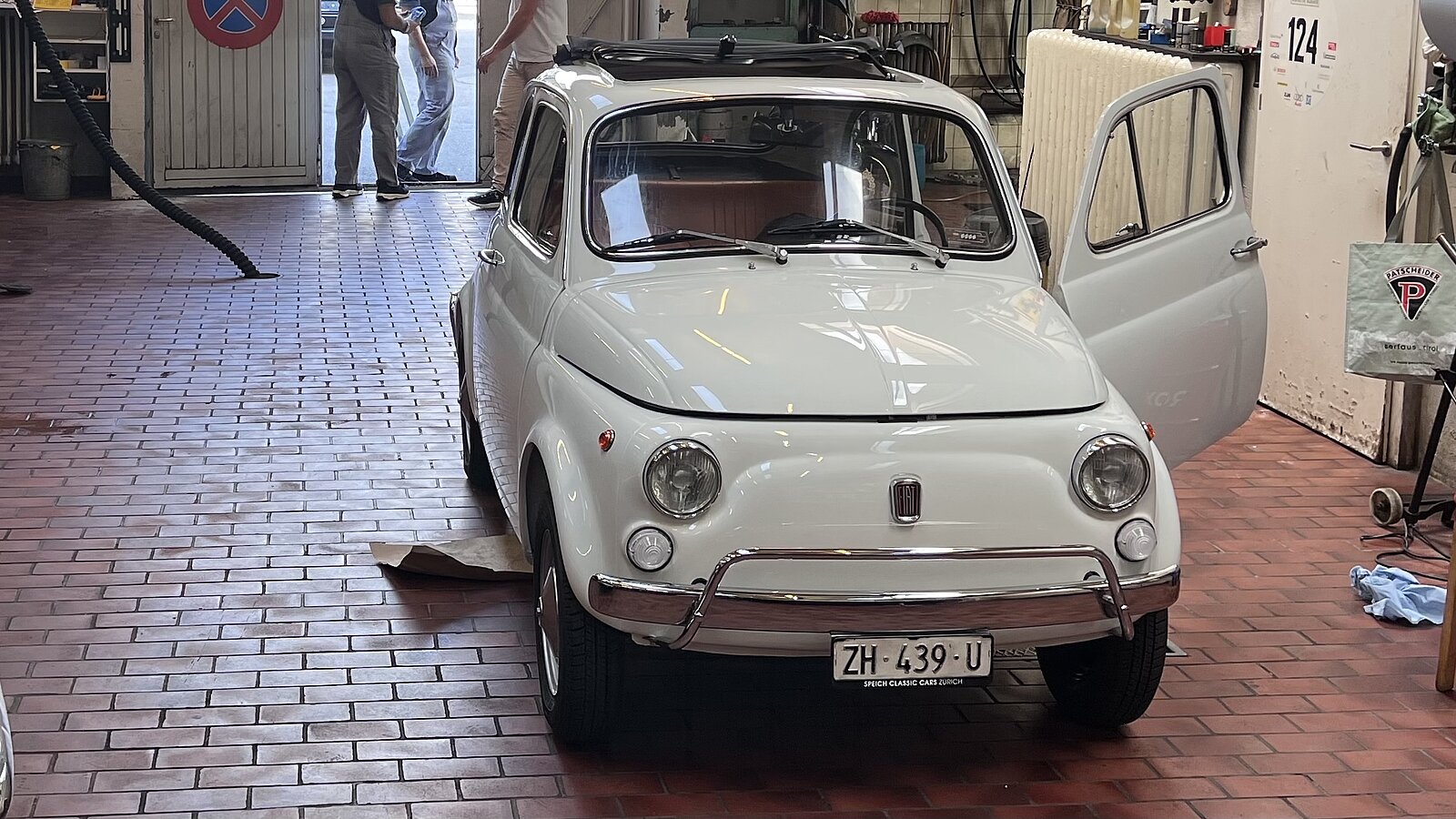 Besonders der von Fiat ab 1957 produzierte, winzige Cinquecento (500) wurde zum Kultauto. Bild: Pentti Aellig