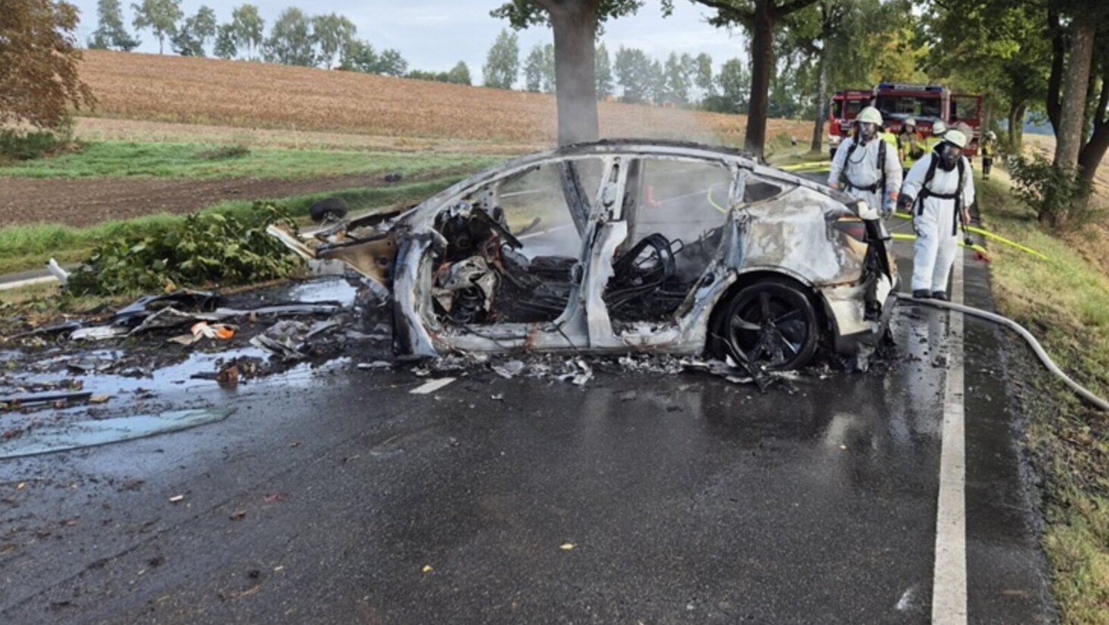 Das New Yorker Automagazin Road & Track berichtete am 8. Januar 2026 über mindestens 15 Todesfälle mit Teslas, weil nach Unfällen die elektrischen Türgriffe nicht mehr funktionierten. Bild: Daniel Schulz FPÖ Feuerwehr Südheide