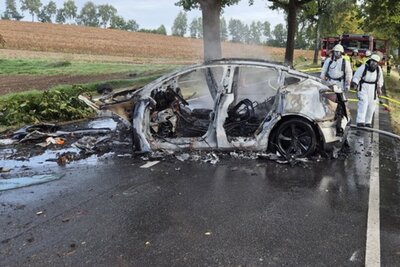 Das New Yorker Automagazin Road & Track berichtete am 8. Januar 2026 über mindestens 15 Todesfälle mit Teslas, weil nach Unfällen die elektrischen Türgriffe nicht mehr funktionierten. Bild: Daniel Schulz FPÖ Feuerwehr Südheide