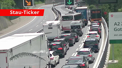 Ein Fahrzeug ist im Gotthardtunnel in Brand geraten. Das führt zu Stau vor dem Nordportal. Bild: Webcam A2