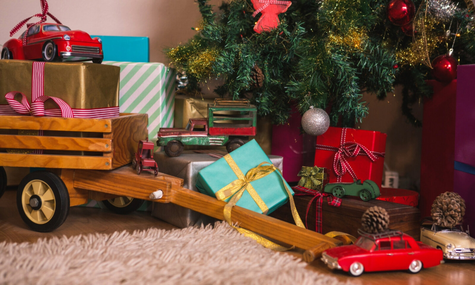 Wer für Autofans noch ein Weihnachtsgeschenk auf den letzten Drücker sucht, sollte sich unbedingt die STREETLIFE-Auswahl ganz genau anschauen. Bild: awesomecontent, freepik