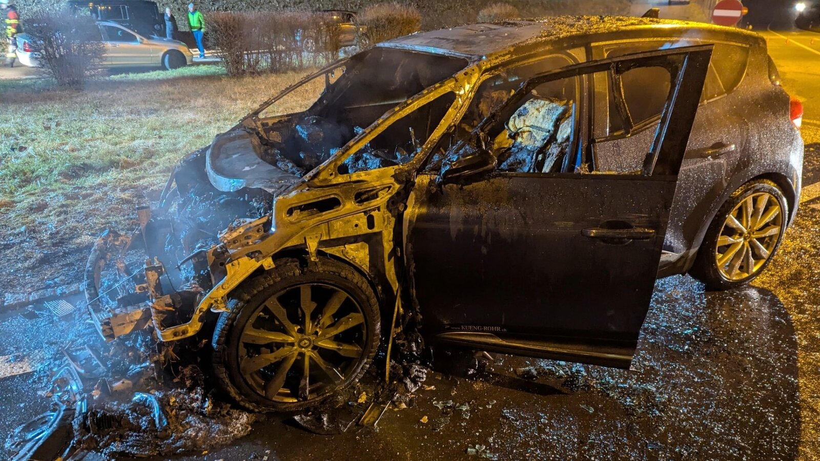 Ausgebranntes Auto in Effingen