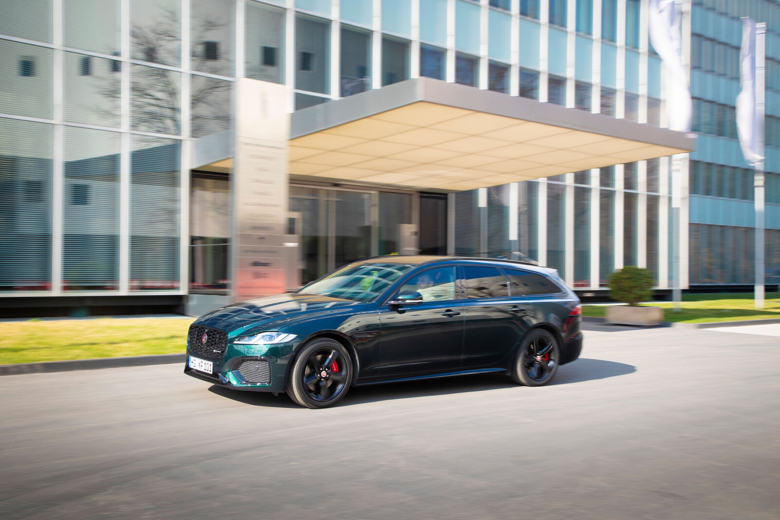 Jaguar XF Sportbrake in Fahrt