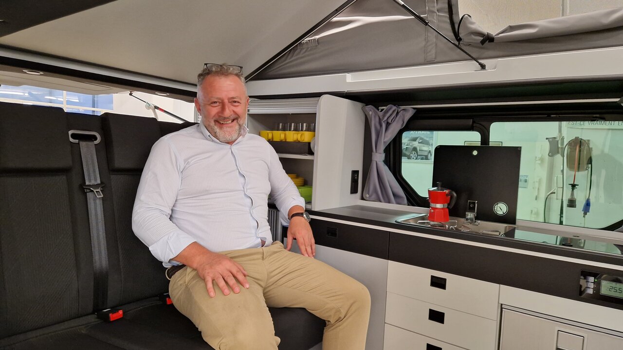 José Noceda, Umbau-Spezialist beim Importeur Renault Suisse, im Camper Spacenomad.