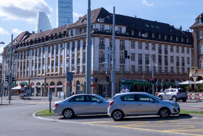 Viele Basler Wohnquartiere kämpfen mit Parkplatzmangel. Bild: Shutterstock