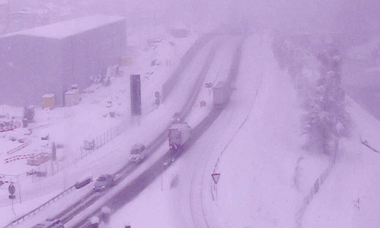 Tiefster Winter auf der Südseite des Gotthard-Strassentunnels. Bild: Webcam