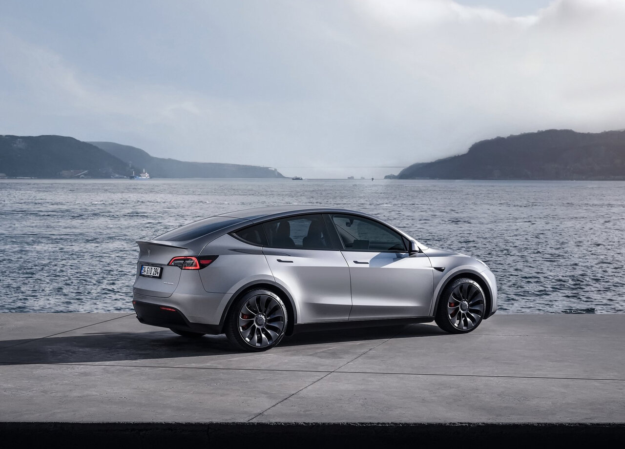 Tesla Moel Y von hinten