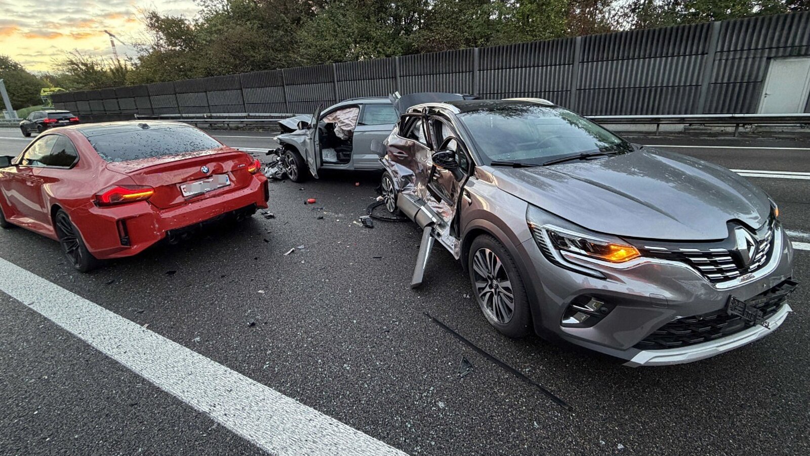 Der erste Unfall auf der A1 ereignete sich gegen 7.15 Uhr. Hier war ein 37-jähriger Autofahrer abgelenkt, weil er nach seiner Energydrinkdose griff. Bild: Kantonspolizei Aargau