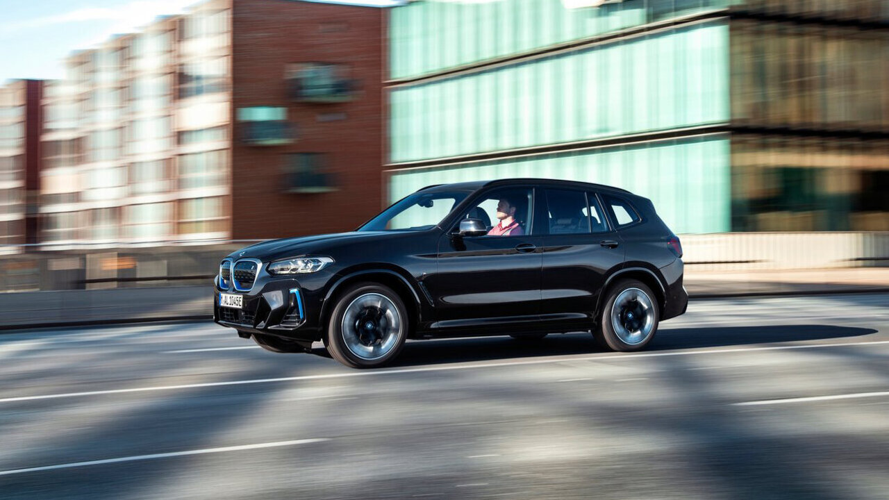 BMW X3 in Fahrt