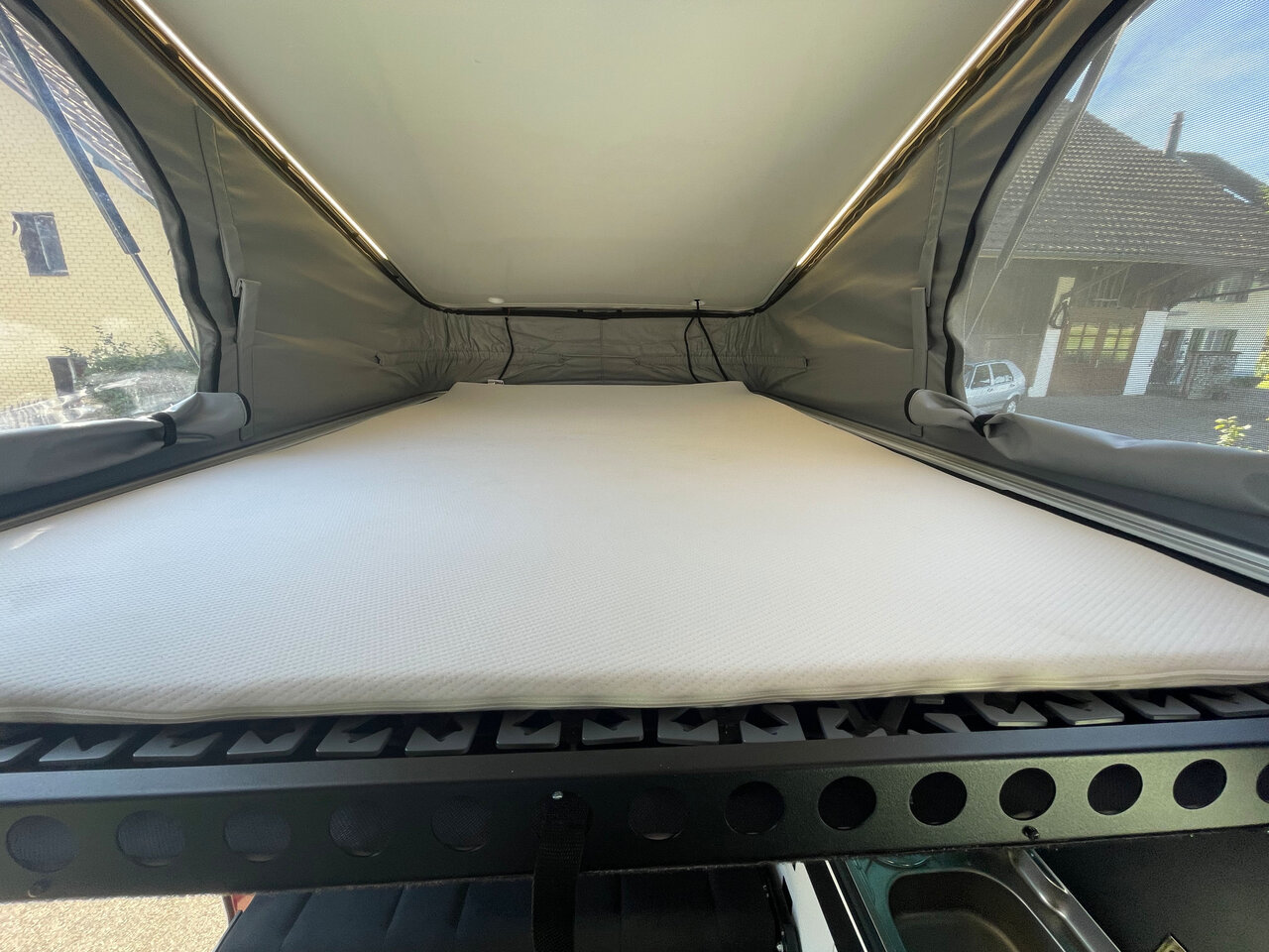 Das obere Bett im Renault Trafic Spacenomad